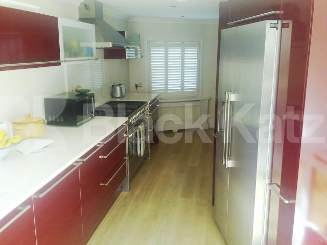 			4 Bedroom, 1 bath, 1 reception House			 Landsdowne Way, Stockwell/Vauxhall